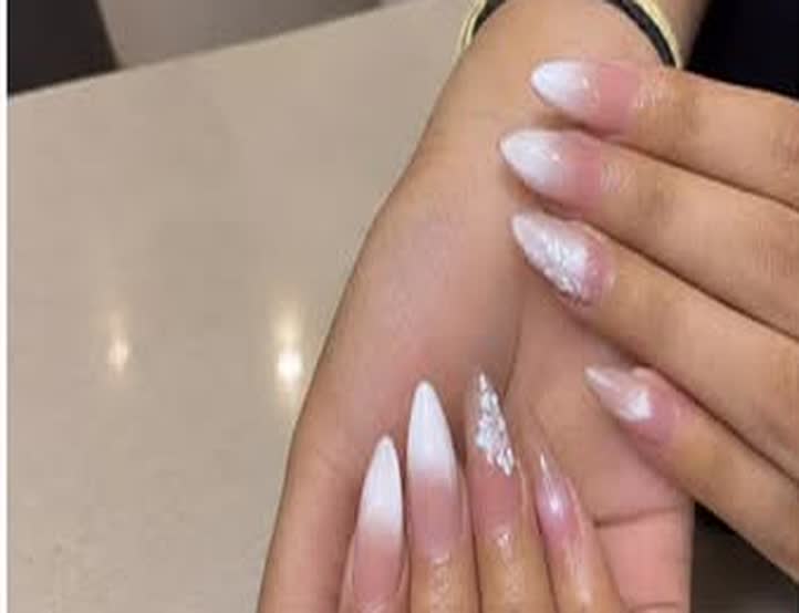 Ombré nail set with glitter accent